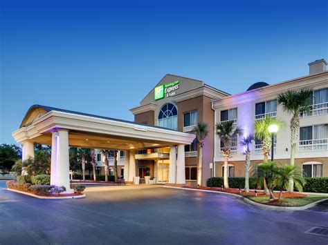 Pet-Friendly Hotel On 295 | Holiday Inn Express & Suites Jacksonville ...