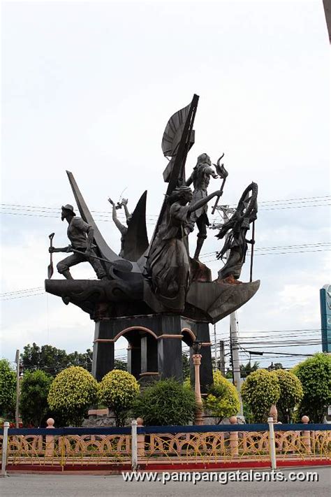 Monumento Fernandino in Pampanga - Side view the lady with torch