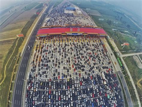 China's 50-Lane Traffic Jam Is Every Commuter's Worst Nightmare - Bloomberg