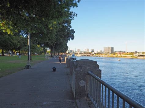 Waterfront Park in Portland, Oregon. Stock Image - Image of northwest, promenade: 137165861