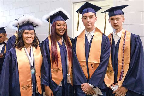 Decatur High School celebrates graduates during commencement | Federal ...