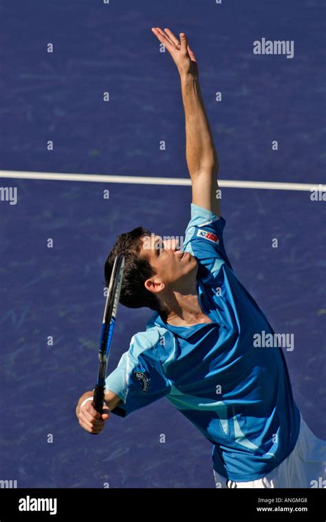 Tim Henman serves Stock Photo - Alamy