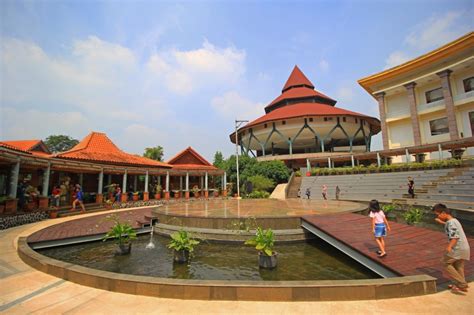 Wisata Budaya Betawi di Setu Babakan, Bisa Sekalian Kulineran - Where Your Journey Begins