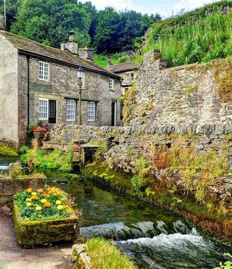 Castleton, Peak District. | Beautiful places, English village, Pretty places