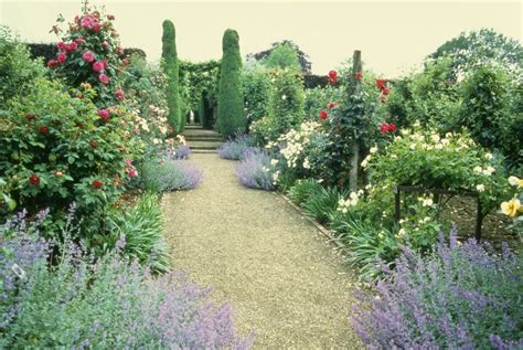 Beautiful English Country Gardens ~ Love-sepphoras