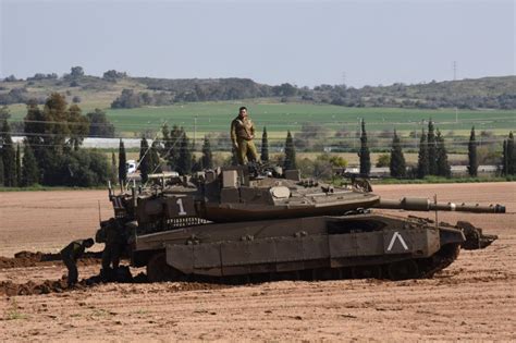 Israeli tanks shell two Hamas military sites after rocket fired from Gaza - UPI.com