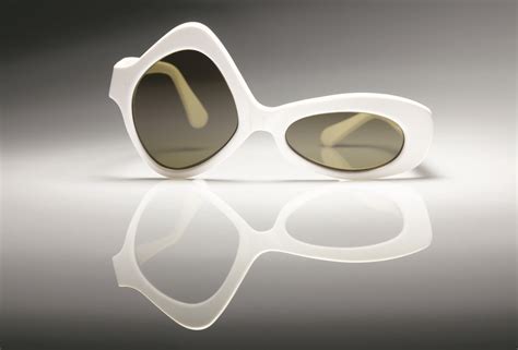 PHOTOS: 12 Amazingly Wacky Glasses Frames | Crazy sunglasses, Funky glasses, Glasses fashion