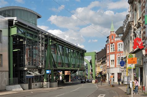 File:Wuppertal-090619-8529-Vohwinkel-Endstelle-Schwebebahn.jpg ...