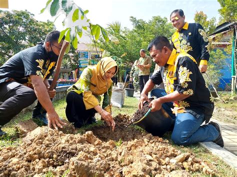 Deklarasi Sekolah Adiwiyata dan Launching Smala Green Place - RADAR BERAU