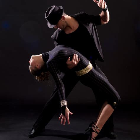 8tracks radio | ¿Bailamos Bachata? (24 songs) | free and music playlist