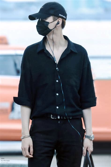 9 Idols Who Slay The All-Black Look - Koreaboo