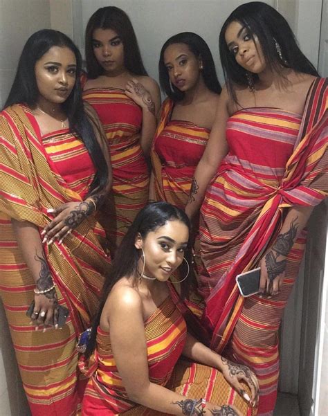 Somali beauties in traditional outfits | African fashion, Somali clothing, Somali clothes