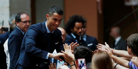 Real Madrid fans urge Cristiano Ronaldo to stay at club during ...