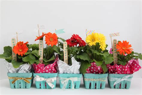 Flower Berry Basket Teacher Appreciation Gifts | Smashed Peas and Carrots | Bloglovin’