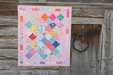 Stitch by Stitch: Charm Pack baby quilt tutorial...