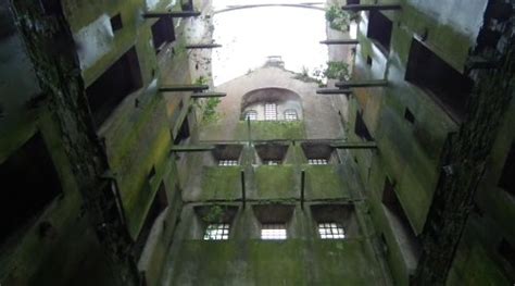 Explore Bodmin Jail in Cornwall, England | PicturesOfEngland.com