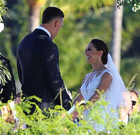 Aaron Judge and Samantha Bracksieck enjoy pre-wedding beach outing ...