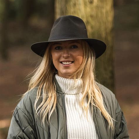 The Timeless Elegance of Fedora Hats: A Fashion Icon Reimagined