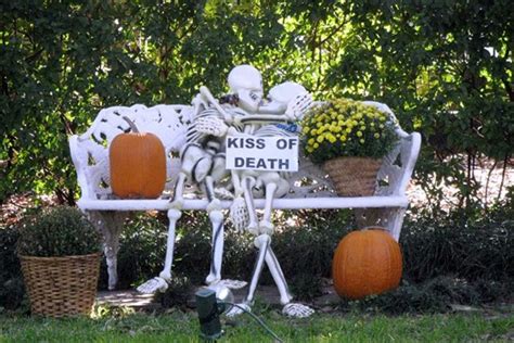 10 Funny Skeleton Decorations To Try Out This Halloween