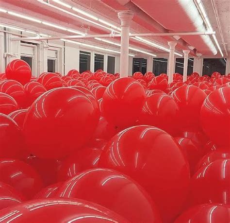 99 red balloons