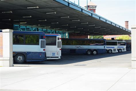 File:Greyhound buses at depot - Portland, Oregon.JPG