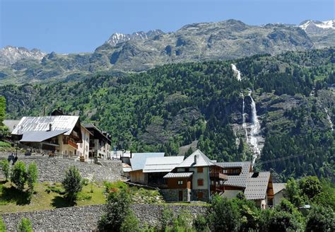 Vaujany Alpe d'Huez Summer Holidays | Peak Retreats