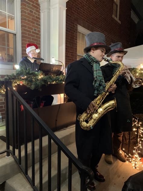 Community members tour Fort Knox historic residences during holiday ...