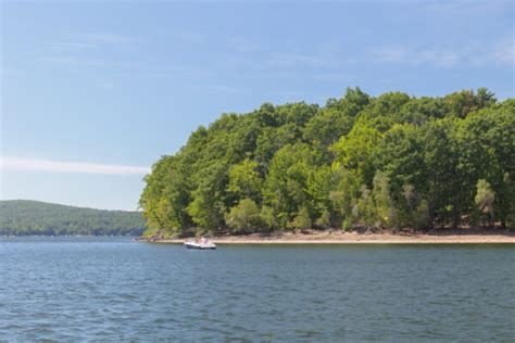 Taking a Scenic Cruise with Lake Wallenpaupack Boat Tours - Uncovering PA