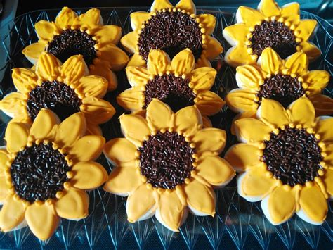 Sunflower cookies by Grammy Pammy's Sweetery Sunflower Birthday Parties, Sunflower Party ...