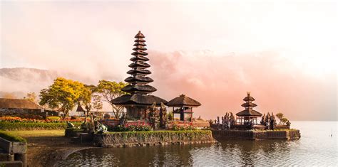 Sunrise at Pura Ulun Danu Bratan - Bali's Most Beautiful Temple ...