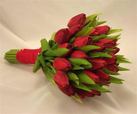 Red Tulips Bouquet | Tulip bouquet wedding, Red bouquet wedding, Flower bouquet wedding