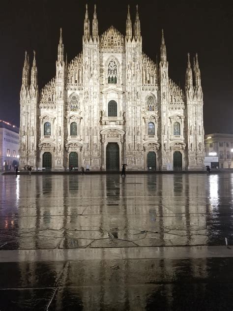 Duomo on a rainy Milan night : r/raining