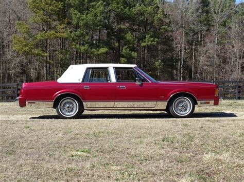 1989 Lincoln Town Car Signature Series Represents A Rise In Popularity