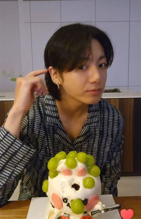 JUNGKOOK WEVERSE LIVE in 2022 | Fruity, Food, Desserts