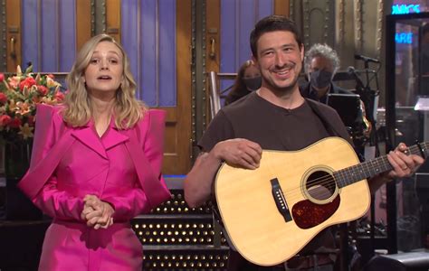 Watch Marcus Mumford gatecrash wife Carey Mulligan’s ‘SNL’ monologue - NMP