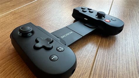 Razer Kishi V2 vs Backbone One: which mobile controller should you buy ...