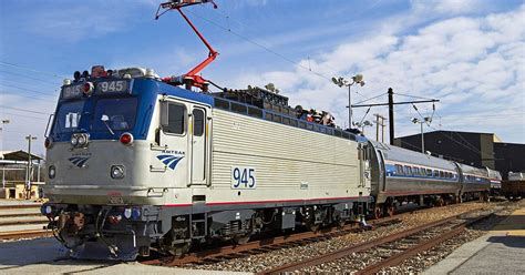 Amtrak to retire 37-year-old electric locomotives