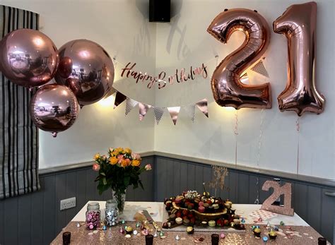 21st Birthday Decoration Ideas Rose Gold - Peter Brown Bruidstaart