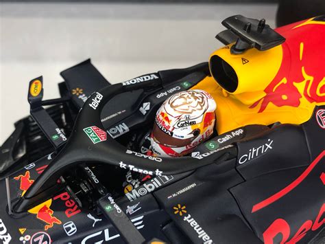 Red Bull RB16B (2021) 1:18 - Max Verstappen Winner GP Abu Dhabi WORLD – Triple Crown ModelStore