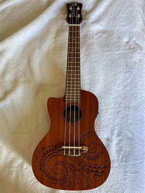 Luna Concert Tattoo Ukulele LEFTY w/Preamp & bag - Wood | Reverb