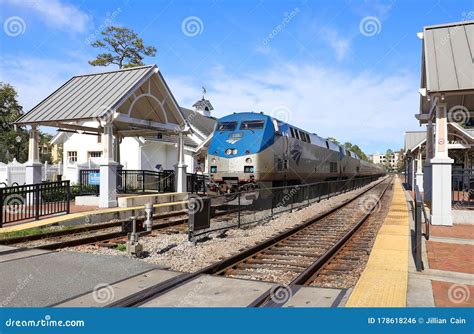 Amtrak Train Arrives at Winter Park Station Editorial Photo - Image of ...