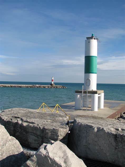 Snug Harbor Bay: Kenosha Lighthouse