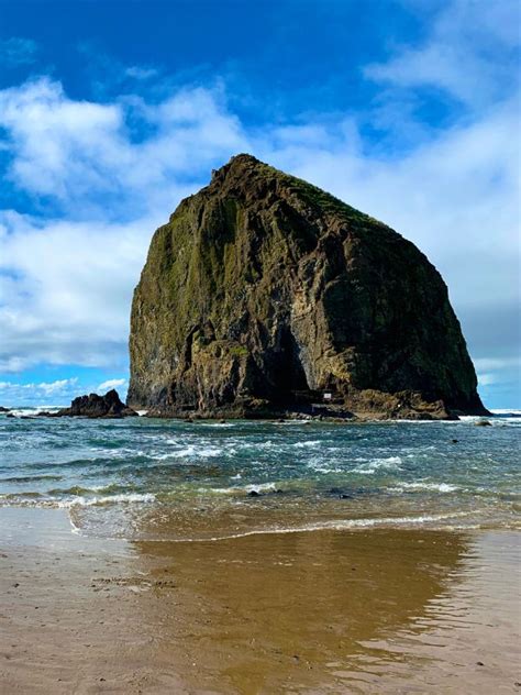 Haystack Rock – Oregon Beach Vacations