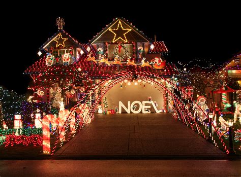 Neighbor's X-Rated Christmas Lights Fail Goes Viral: 'I Am Amazed by ...