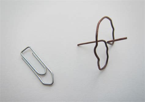Making a spinningtop from a metal paper clip – Mirjam S. Glessmer