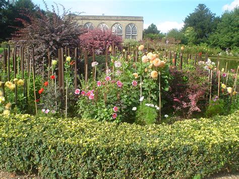 The Vegetarians Abroad: Gardens at Warwick Castle