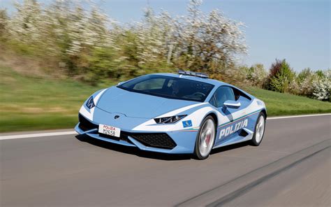 Lamborghini met sa puissance au profit de la police italienne - Guide Auto