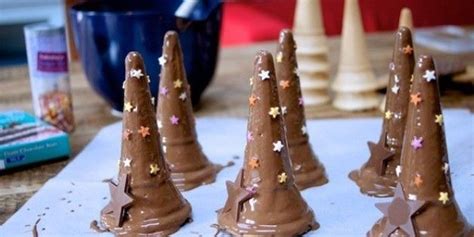 Halloween Recipe: Chocolate Witch Hats | Halloween dishes, Halloween ...