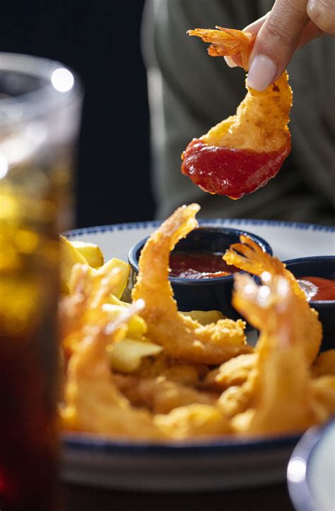 Red Lobster Offers Free Walts Favorite Shrimp, Fries, and Coleslaw for Veterans Day