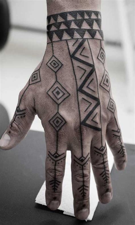 60 Tribal Tattoos (with their meanings)